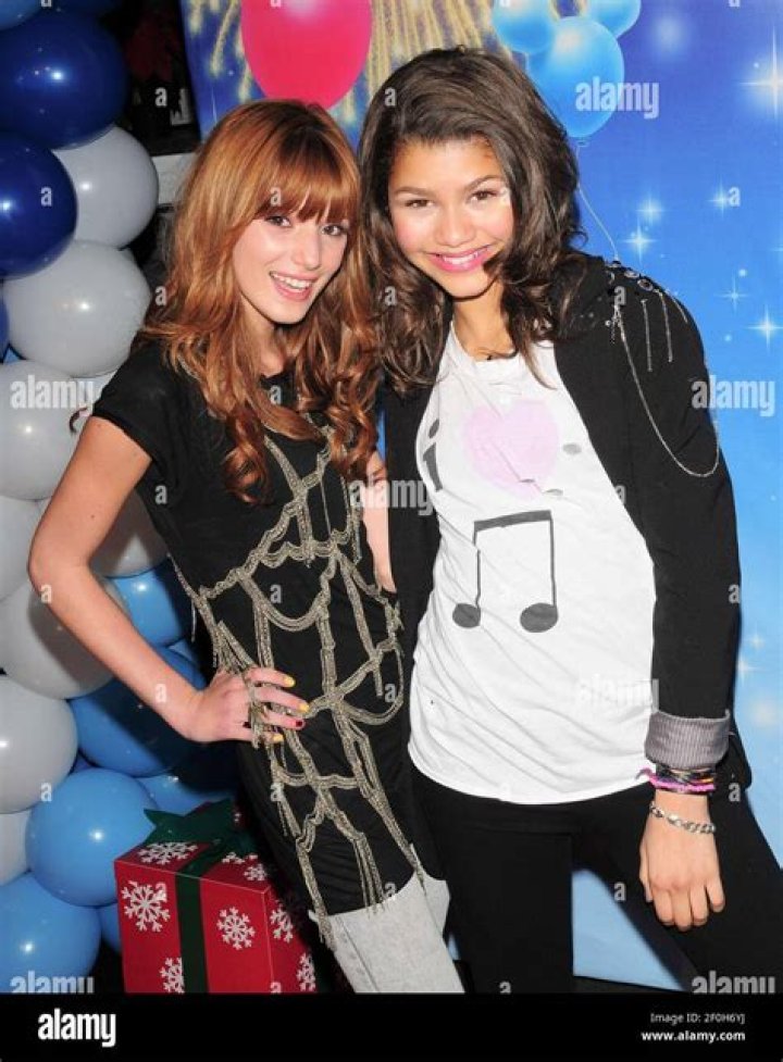 Bella Thorne & Zendaya Weren’t Initially ‘Friends’ On ‘Shake It Up’ – Hollywood Life