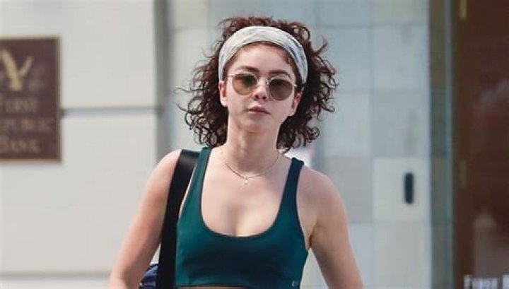 Sarah Hyland Shows Off Toned Abs At Gym — Pic – Hollywood Life